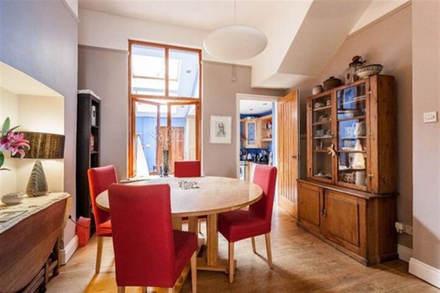 3 Agincourt Avenue