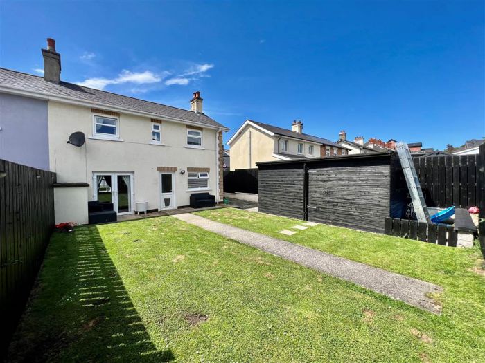 120 Rosebery Road