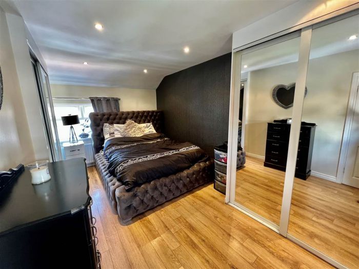 120 Rosebery Road