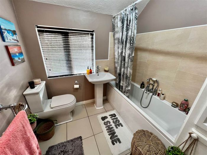 90 Orangefield Crecent