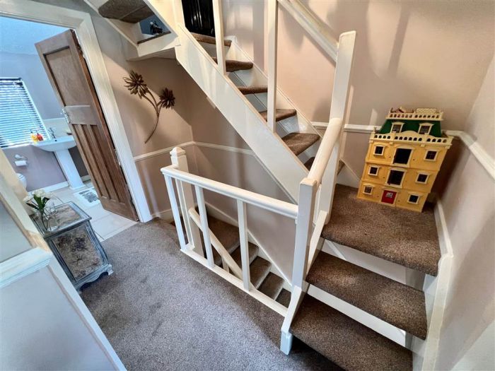 90 Orangefield Crecent