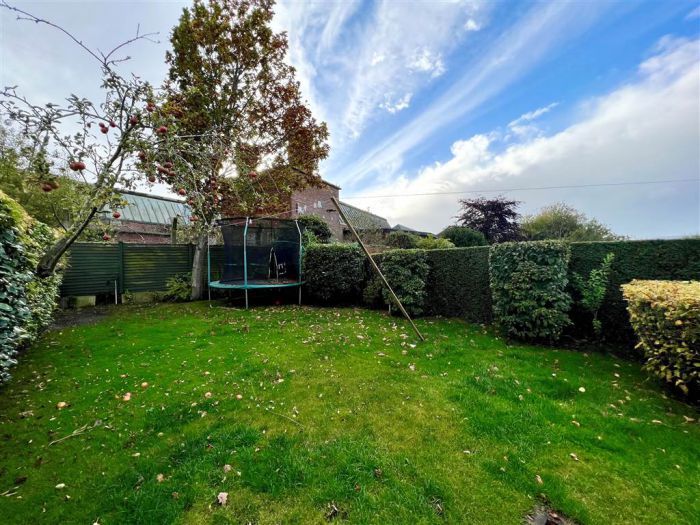 90 Orangefield Crecent