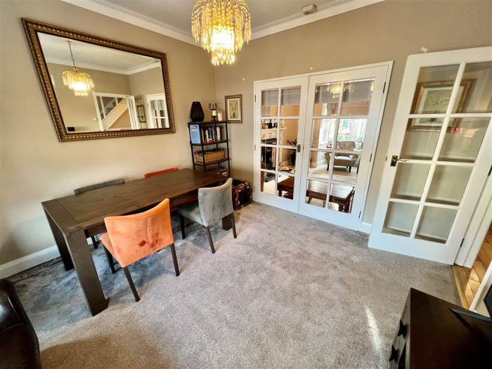 90 Orangefield Crecent