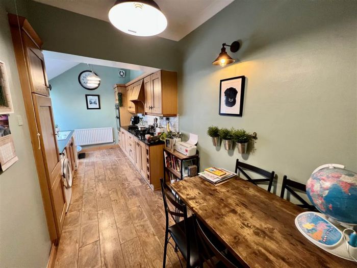 90 Orangefield Crecent