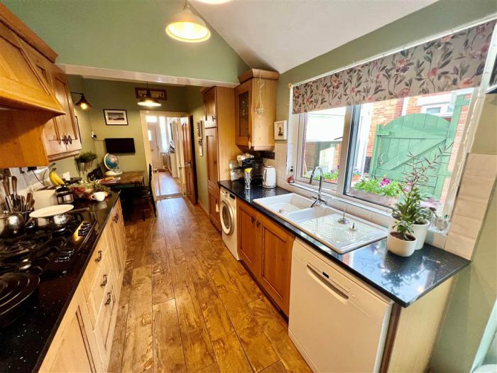 90 Orangefield Crecent