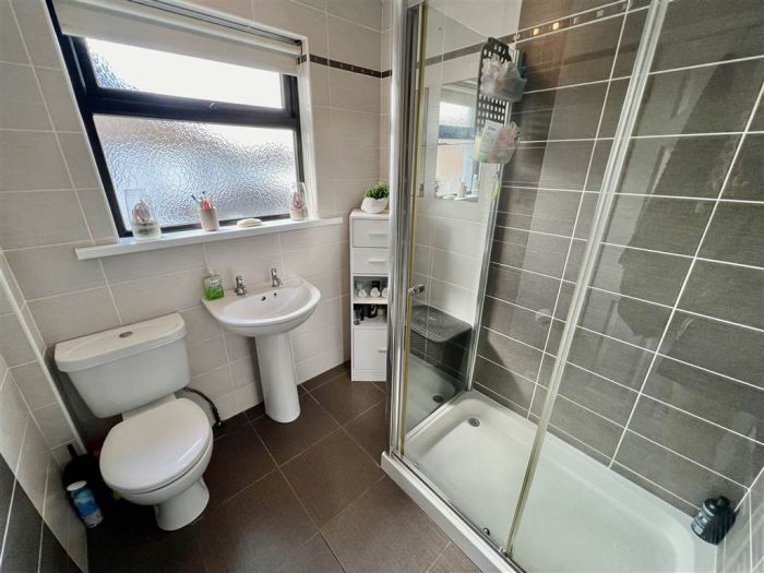 14 Glensharragh Avenue 14 Glensharragh Avenue