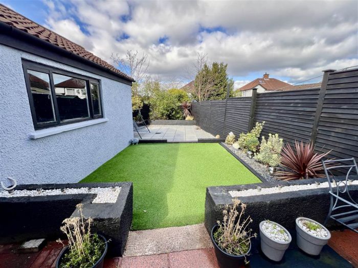 14 Glensharragh Avenue 14 Glensharragh Avenue