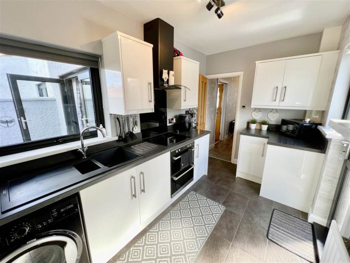 14 Glensharragh Avenue 14 Glensharragh Avenue