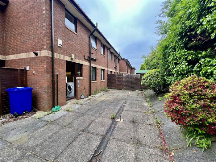 1a Helens Lea