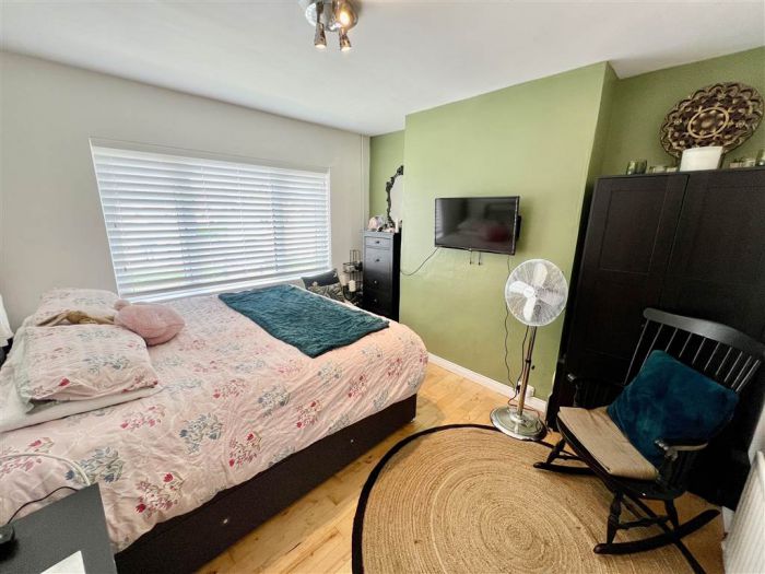 4 Downshire Park South