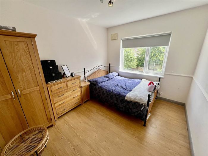4 Downshire Park South