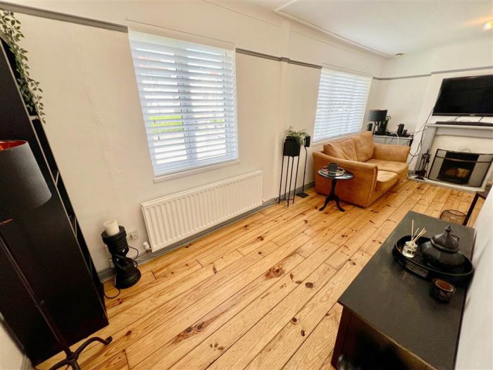 4 Downshire Park South