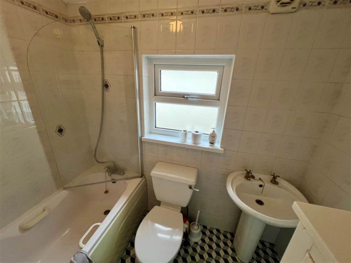 112 Ravenhill Avenue