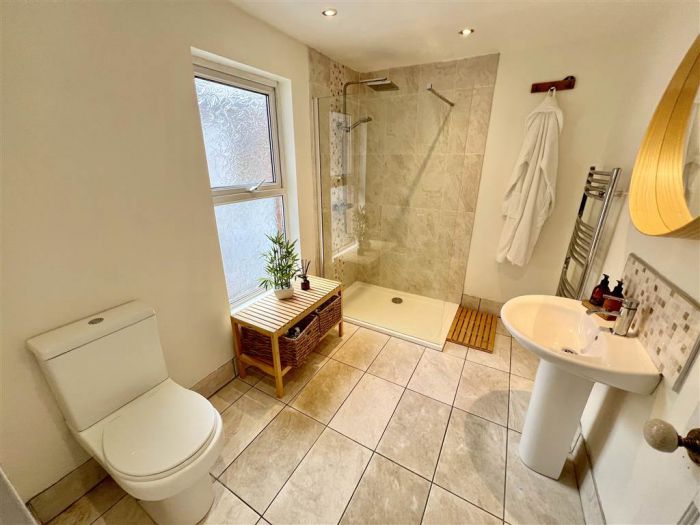 249 Ravenhill Avenue