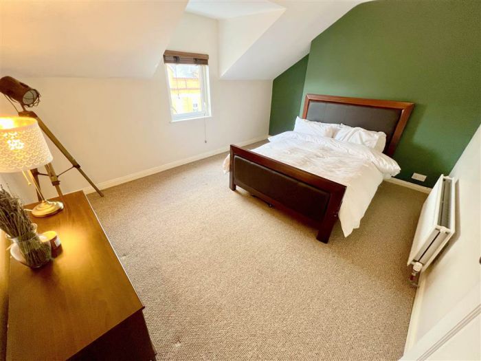 249 Ravenhill Avenue