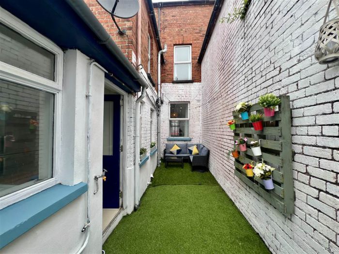 249 Ravenhill Avenue