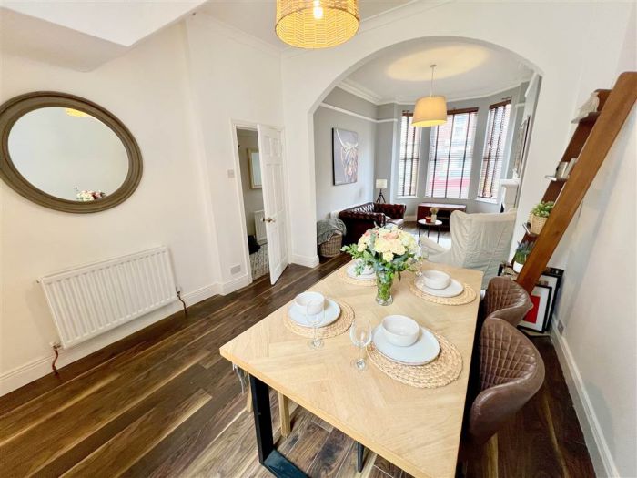 249 Ravenhill Avenue