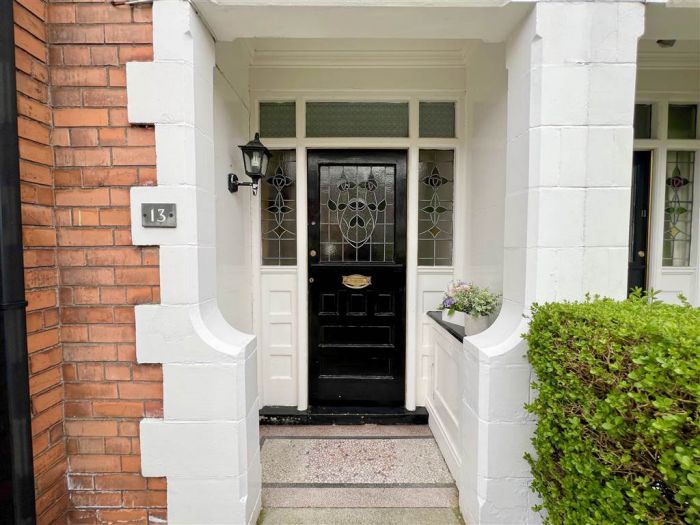 13 Loopland Crescent