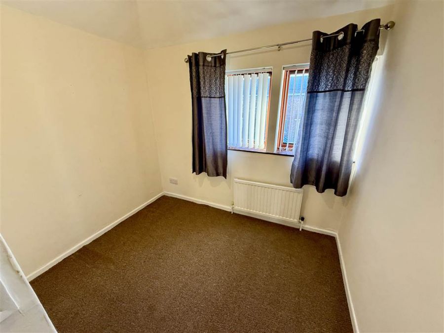 44 Knock Eden Crescent