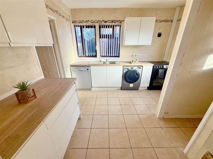 44 Knock Eden Crescent