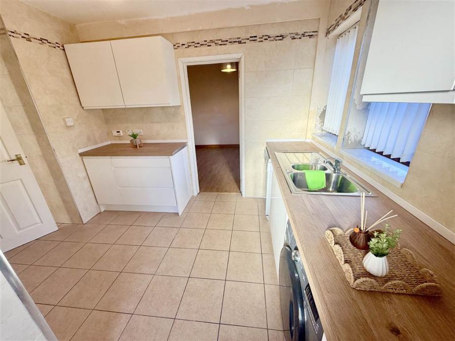 44 Knock Eden Crescent