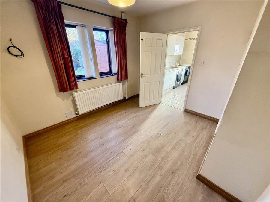 44 Knock Eden Crescent