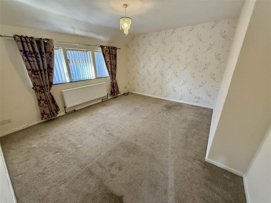 44 Knock Eden Crescent