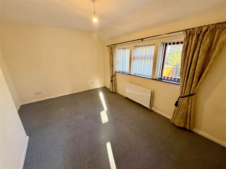 44 Knock Eden Crescent