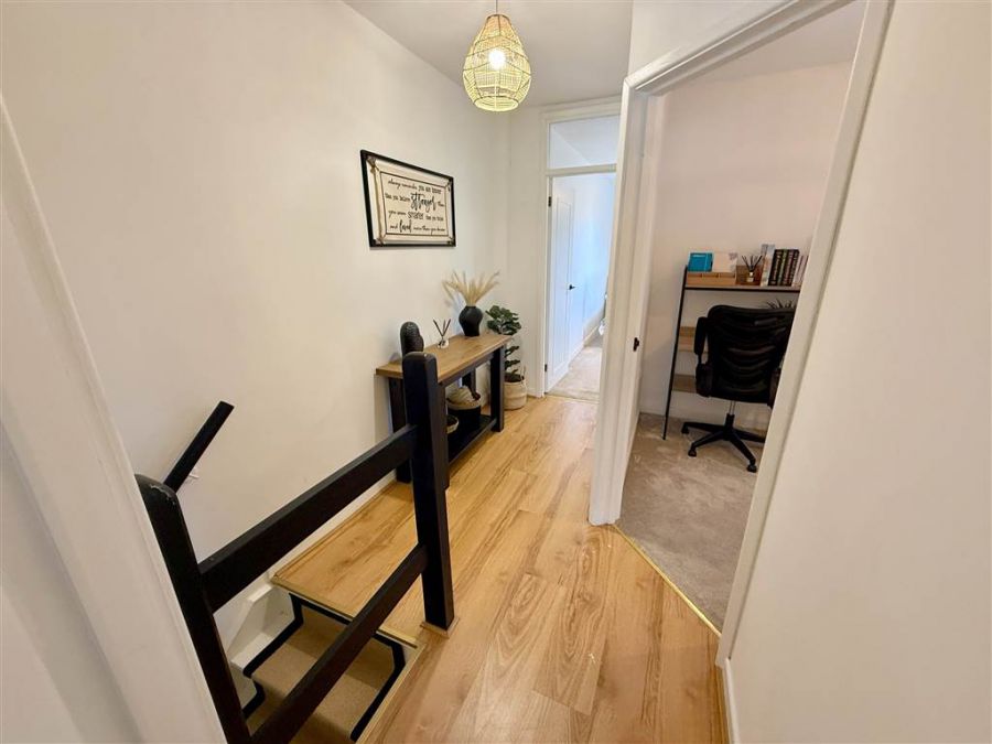 8 Heatherbell Street