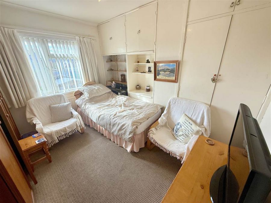 39 Downshire Park East