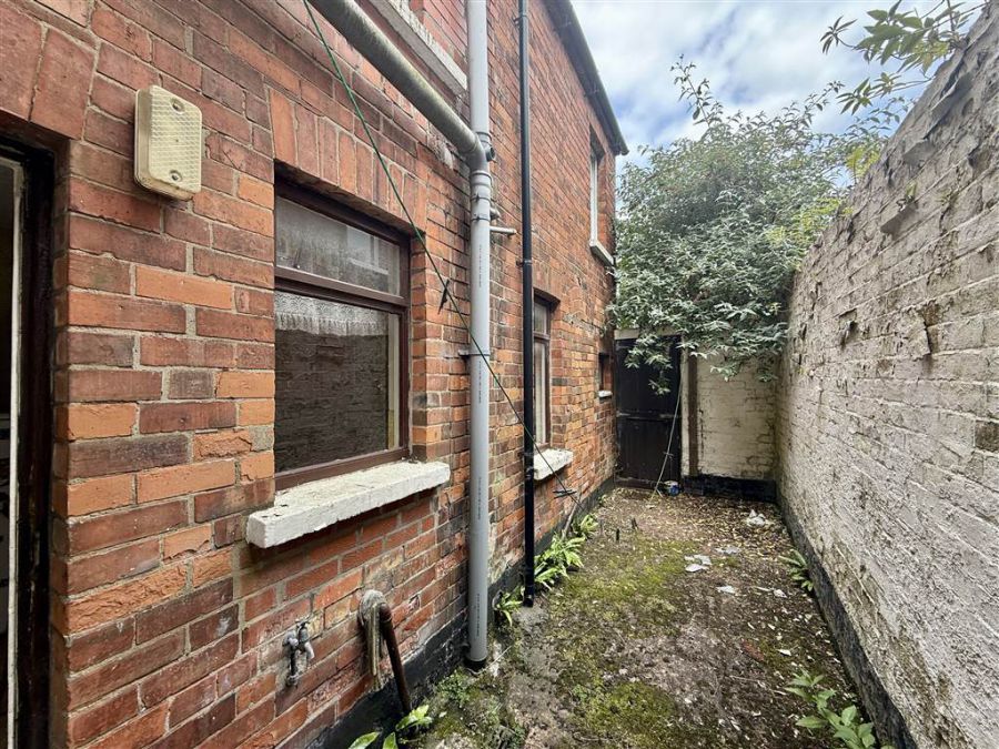 164 Ravenhill Avenue