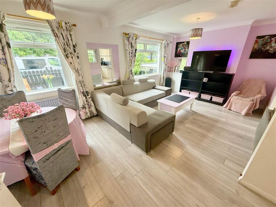 28 Downshire Park Central
