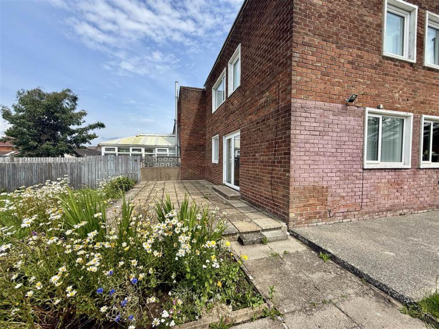 12 Lissan Close