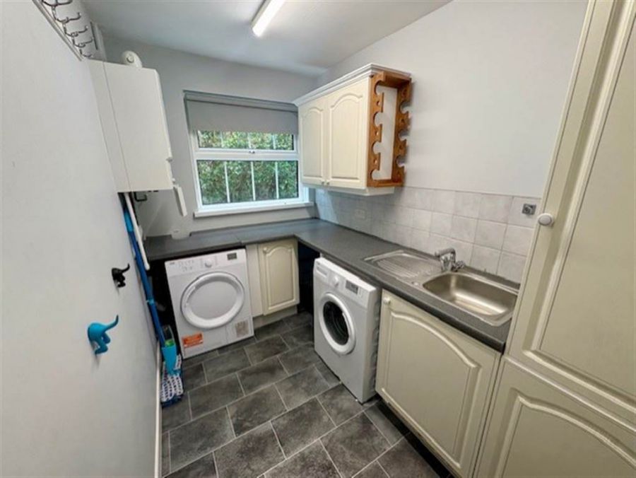 81 Ravenhill Park