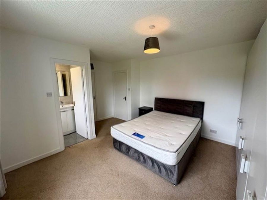 81 Ravenhill Park