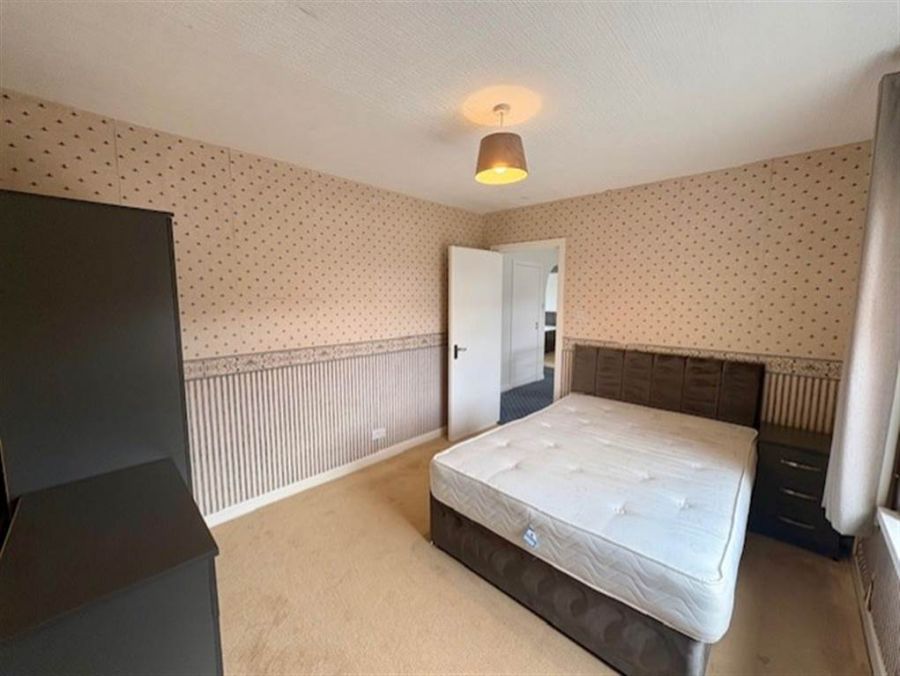 81 Ravenhill Park