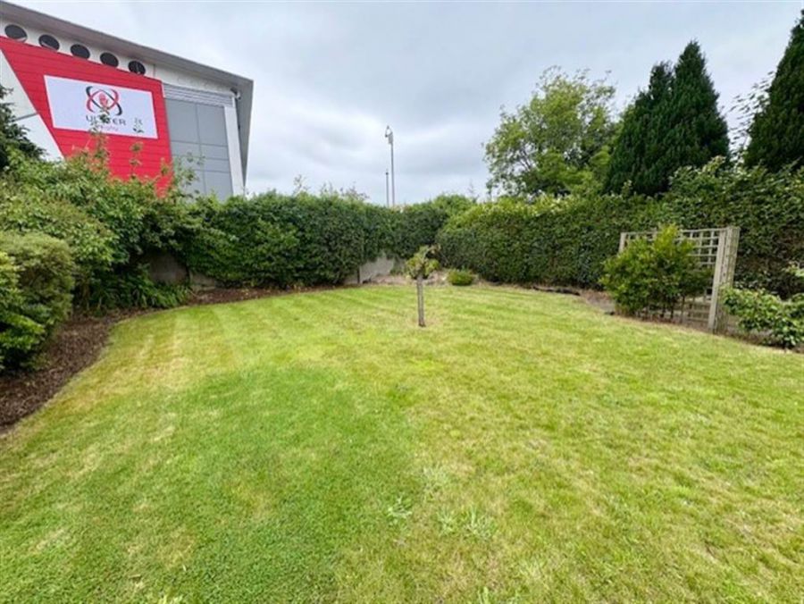 81 Ravenhill Park