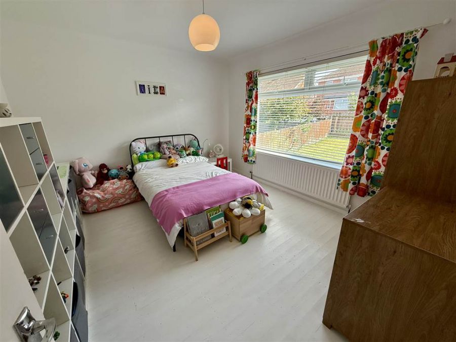 32 Moyne Park