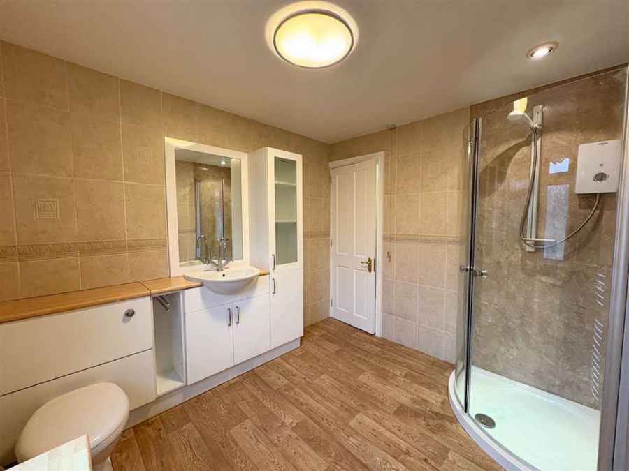 238 Ravenhill Avenue