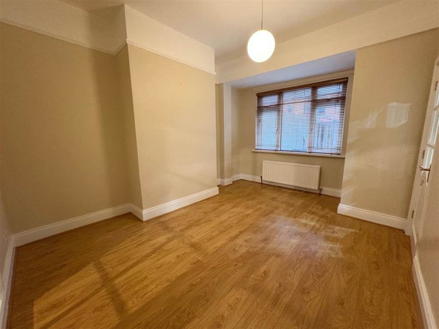 238 Ravenhill Avenue