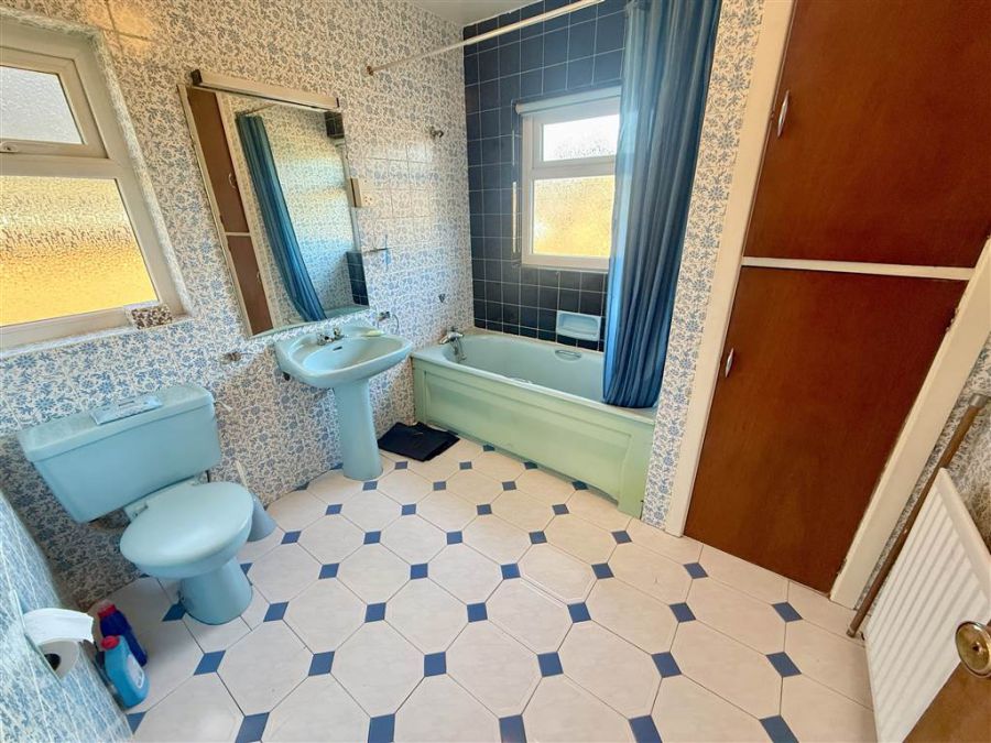 8 Willowbank Crescent