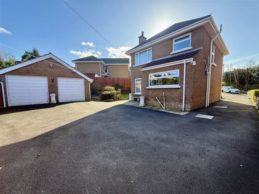 8 Willowbank Crescent