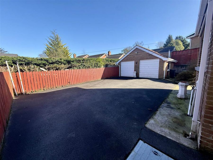 8 Willowbank Crescent