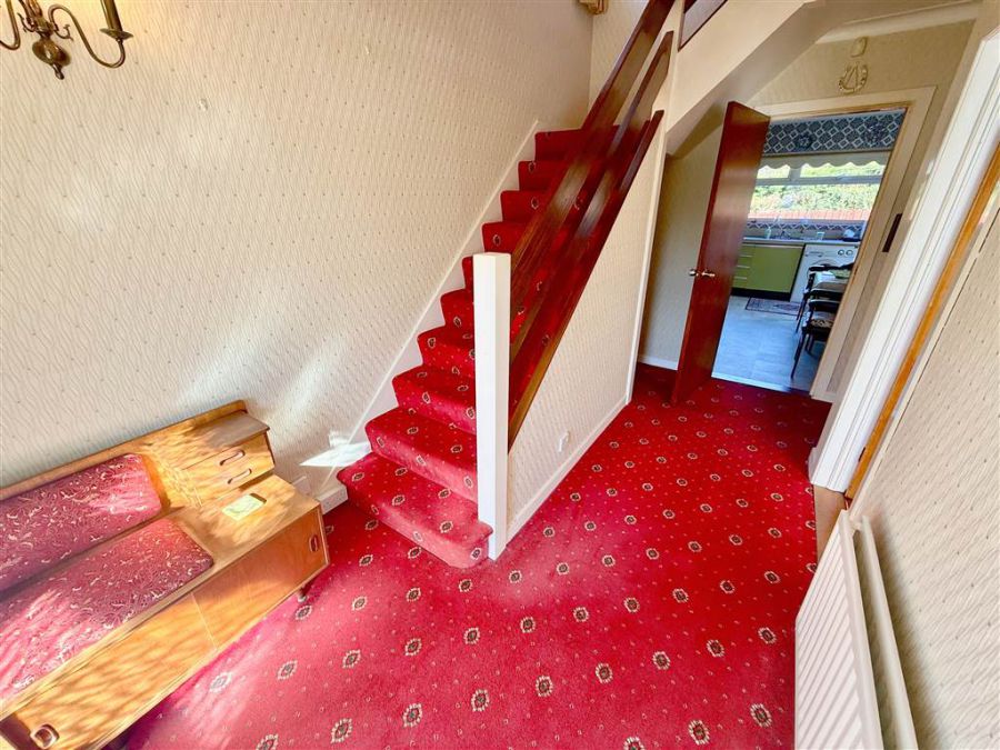 8 Willowbank Crescent