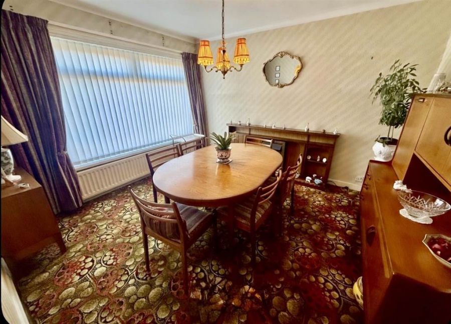 8 Willowbank Crescent