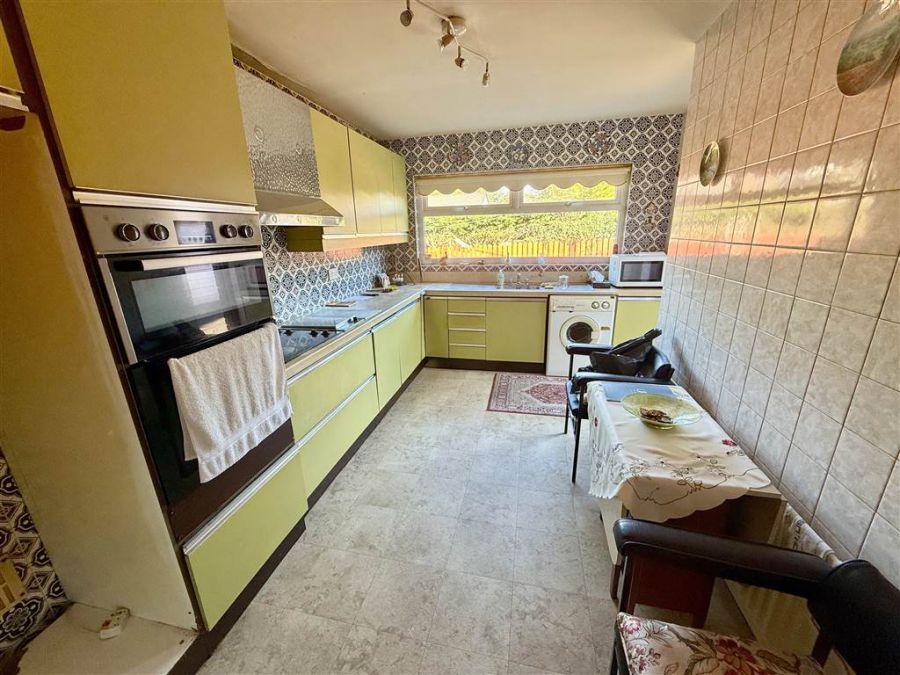 8 Willowbank Crescent