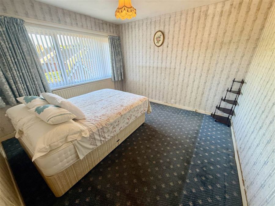 8 Willowbank Crescent