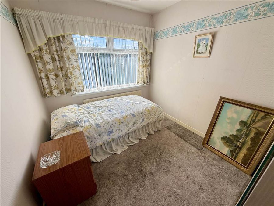 8 Willowbank Crescent