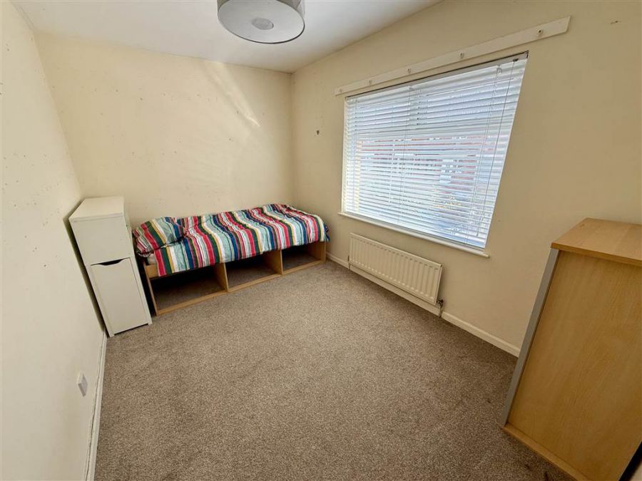 21 Knockmount Gardens