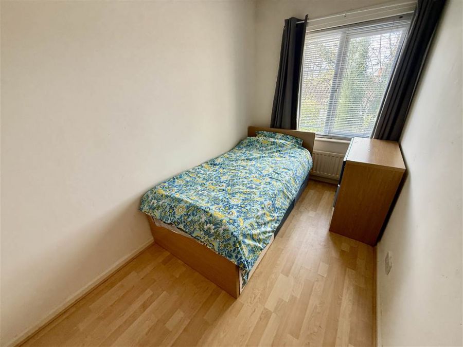 21 Knockmount Gardens